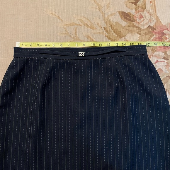 Navy blue pinstripe skirt by Karen Scott size 16 - Picture 3 of 7